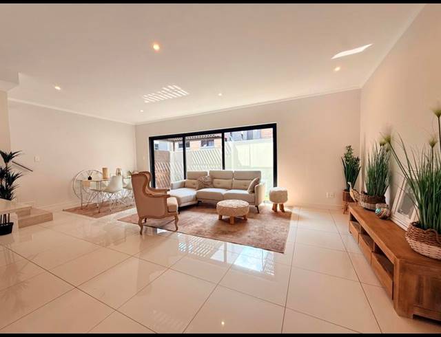 4 BEDROOM DUPLEX FOR SALE IN BRYANSTON